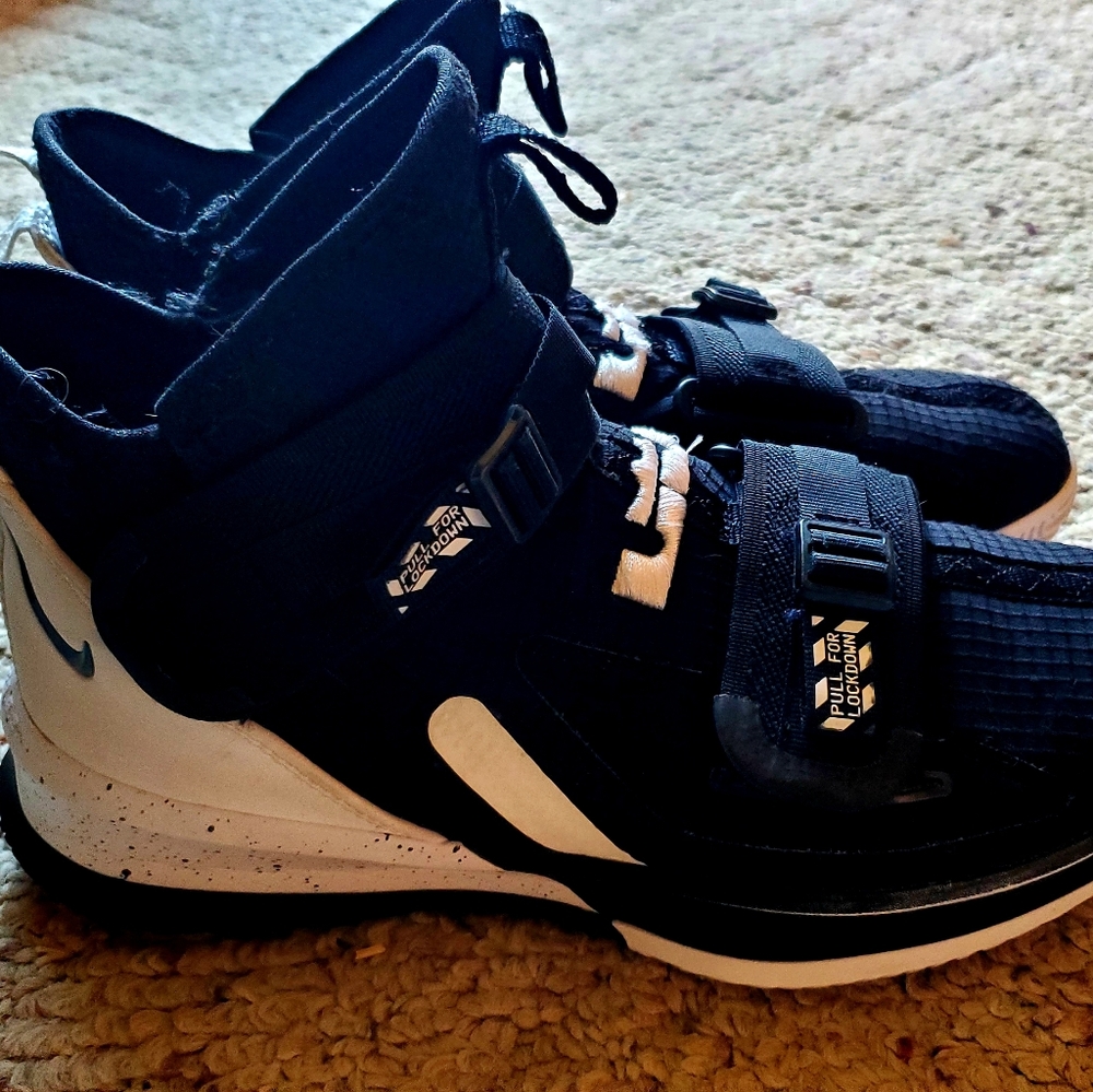 Lebron James Soldier 13                 Mens Basketball Shoes size 7